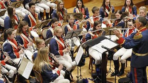 Das Jugendmusikkorps unter Leitung von Bernd Hammer  Foto: Peter Klopf