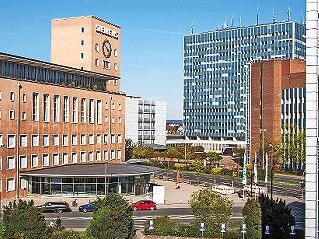 Der Himbeerpalast mit dem ehemaligen Siemens-Schriftzug steht in Erlangen.