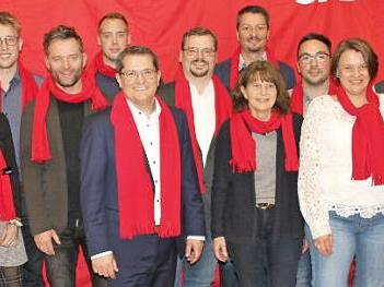 Die SPD-Kandidaten von Marktrodach mit Bürgermeisterkandidat Oliver Skall (vorne, Bildmitte) Foto: Schadeck
