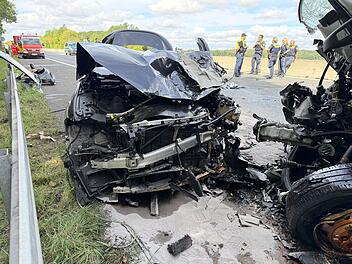 Sperrung nach Geisterfahrer-Unfall auf B8 in F&uuml;rth