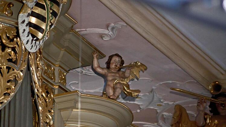 Musizierende Engel am Prosepkt der großen Schuke-Orgel in der Coburger Morizkirche