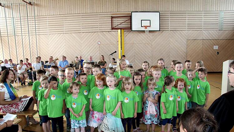 Am Gottesdienst wirkten auch die Kinder mit.  Foto: Richard Sänger