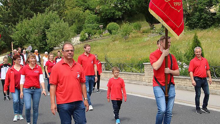 Beim Umzug nahmen zahlreiche Vereine teil. Foto: Dieter Britz