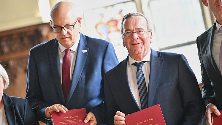 Investitionen in Hafen und Flughafen: Pistorius besucht Bremen