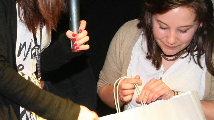 Susanne Bilz mit Siegerin Mimi Meister. Foto: Sonja Adam