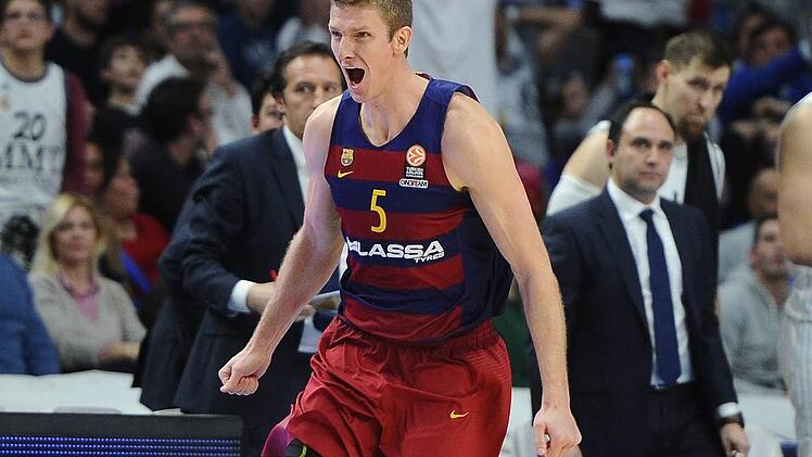 Im spanischen Clasico versenkte Justin Doellman mit der Schlusssirene den Ball im Korb von Real Madrid und sorgte für den 87:86-Barca-Sieg beim Erzrivalen.  Foto: imago