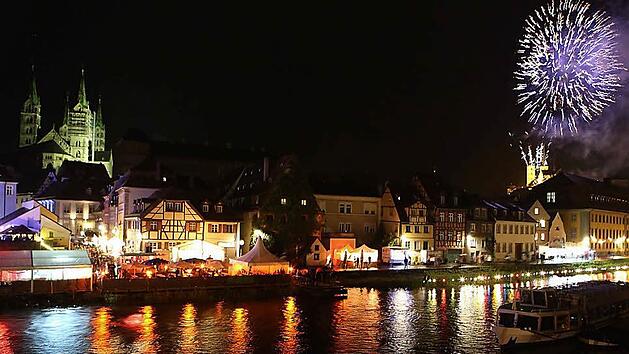 Ist das Feuerwerk am Michaelsberg Geschichte? Nach derzeitigen Stand wird es voraussichtlich wieder vom Wasser aus gez&uuml;ndet. Foto: RiegerPress