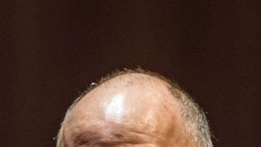 Till Fabian Weser dirigierte das Jugendsymphonieorchester Oberfranken im Coburger Kongresshaus.Foto Jochen Berger