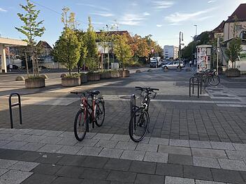 Der künftige Kurt-Eisner-Platz sieht in den Augen vieler Betrachter bisher eher unscheinbar aus.    Foto: Stadt Erlangen