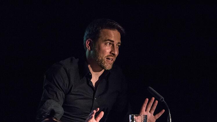 "Die Welt ist aus den Fugen" lautete das Motto eines Shakespeare-Abends, den die Experimentierwerkstatt "Making Culture" in Coburg veranstaltete.Foto: Jochen Berger