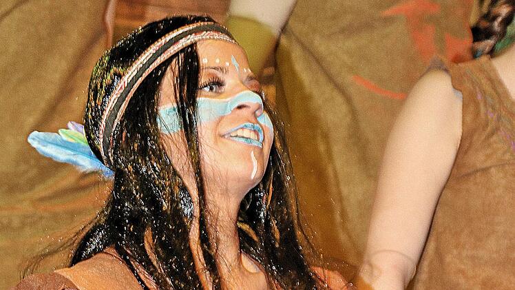 Den Tanz "der Schuh des Manitu" hatte die Showtanzgruppe des Heimatsvereins Steinach einstudiert. Sie bekam dafür in der Lauertalhalle viel Beifall. Foto: Dieter Britz