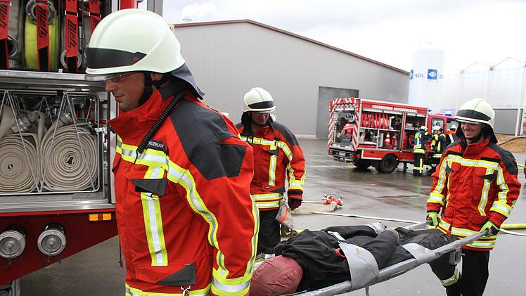 IFeuerwehr-Gro&szlig;&uuml;bung auf der Gem&uuml;sefarm in FeulersdorfFoto: Sonny Adam