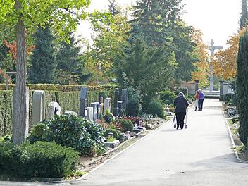 Bamberg: Für Friedhofsbesuche an Allerheiligen - Stadtwerke erweitern Busangebot