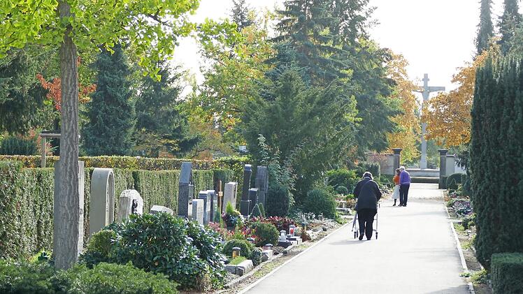 Bamberg: Für Friedhofsbesuche an Allerheiligen - Stadtwerke erweitern Busangebot