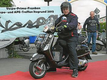 Ausflüge mit seiner Vespa halten Pfadenhauer fit. Am liebsten unternimmt er Touren in die Fränkische Schweiz. Foto: Privat