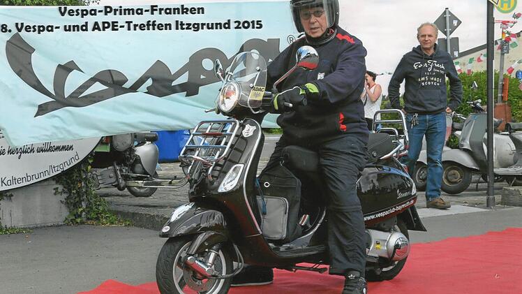 Ausflüge mit seiner Vespa halten Pfadenhauer fit. Am liebsten unternimmt er Touren in die Fränkische Schweiz. Foto: Privat