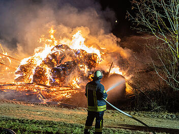 Silvesternacht fordert Einsatzkräfte - Zwei Großbrände im Landkreis Lichtenfels
