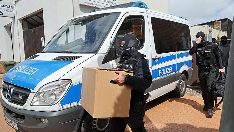 Mutmaßliche rechte Terrorzelle: Jugendliche festgenommen