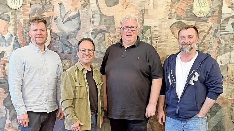 Die Dachdecker-Innung Bamberg/Forchheim hat den Vorstand gew&auml;hlt (v.&nbsp;l.): Gesch&auml;ftsf&uuml;hrer Hendrik Beck, Obermeister Markus Schmidt, stellvertretender Obermeister Armin Spatz und Schriftf&uuml;hrer Sebastian Weigel.