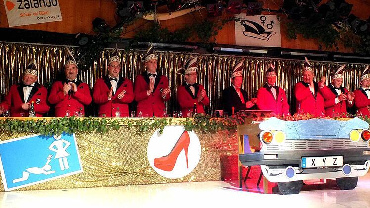 Ein tolles, fast fünfstündiges Programm hatte der Elferrat für die Zeller Büttensitzung zusammengestellt.