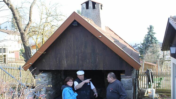 Gemütlich geht es zu, am Backhaus in der Herlas.