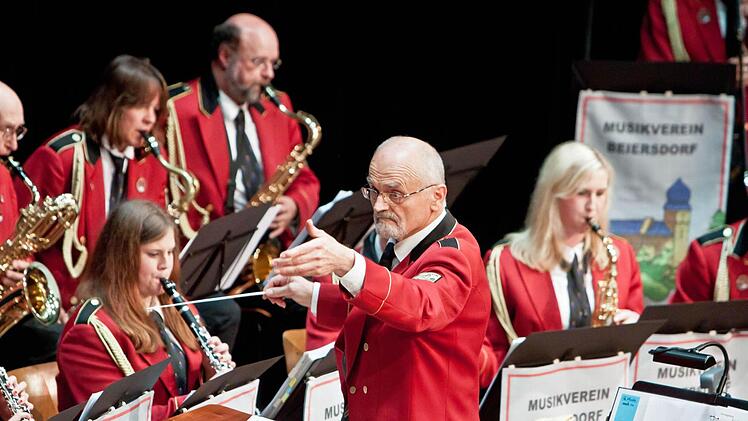 Unter Leitung von Dietmar Luther begeisterte der Musikverein Beiersdorf bei der Bandparade.  Fotos: Jochen Berger