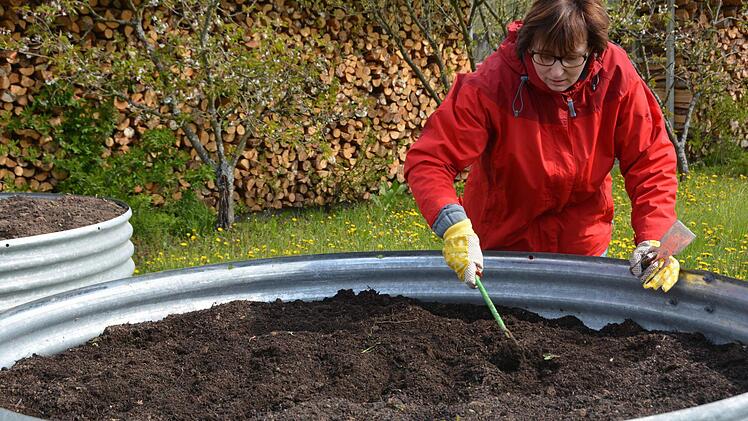 Praxisstunde für Gartenbau im Hausgarten Foto: Dagmar Besand