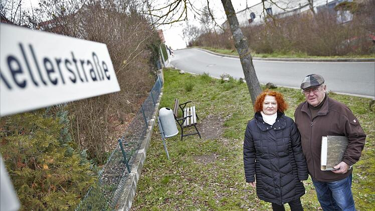 Familie Fuchs, Anwohner der Kellerstraße in Stegaurach (Lkr. Bamberg): "Wir würden uns über eine Rückzahlen freuen." Foto: Stephan Großmann