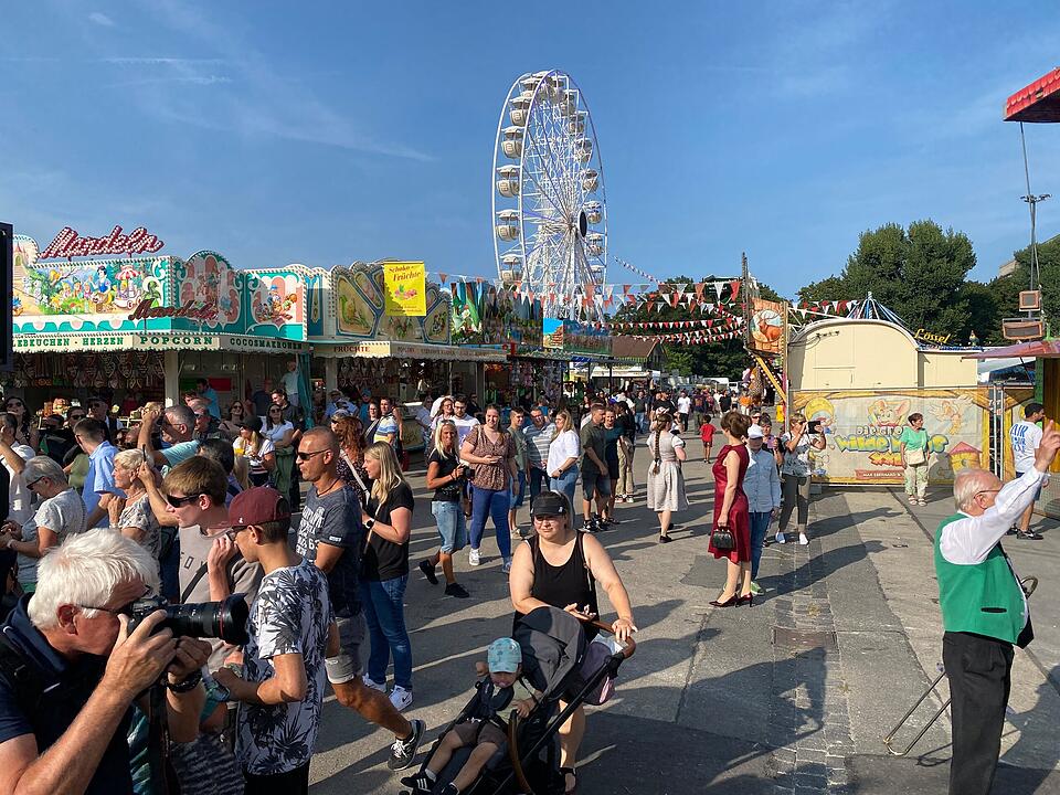 Nürnberger Herbstvolksfest 2024 eröffnet - die schönsten Bilder