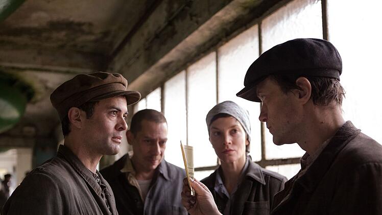 Was planen Tzvi (Nikolai Kinski, links), Anna (Sylvia Hoeks) und Max (August Diehl) im Nachkriegsdrama "Plan A - Was w&uuml;rdest du tun?" &uuml;ber einen wahren j&uuml;dischen Racheplan?