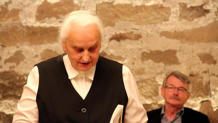 Jule Thoma, daneben Herbert Steingen Foto: Johanna Blum