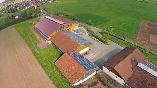 Die Familie Rahn lädt am Sonntag, den 29. Mai, zum Tag der offenen Tür auf ihren Milchviehbetrieb in Oberleichtersbach/Breitenbach ein.  Fotos: PR