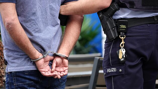 Polizei r&uuml;ckt bei Bamberg wegen lauter Musik aus - und machte pikante Entdeckung