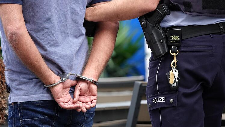 Polizisten gebissen