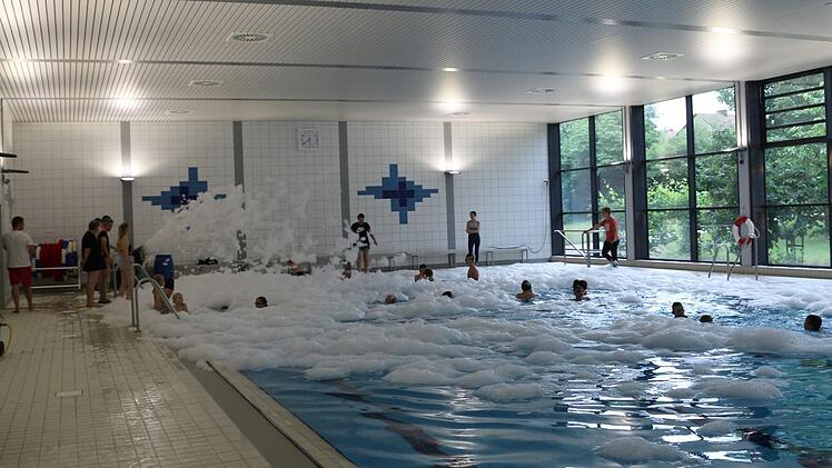 Die letzte Schaumparty fand im Juni 2019 zum Abschluss der Hallenbadsaison vor der Sommerpause statt. Foto: privat