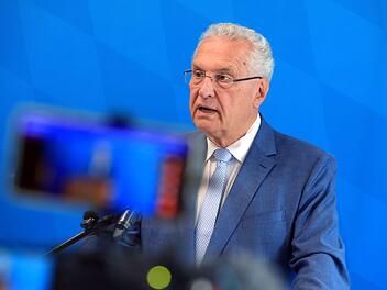 Weihnachtsmärkte in Franken: Innenminister Herrmann zu Sicherheitslage