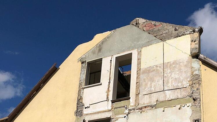 Abrissarbeiten in Wallenfels. Foto: Alexander Löffler