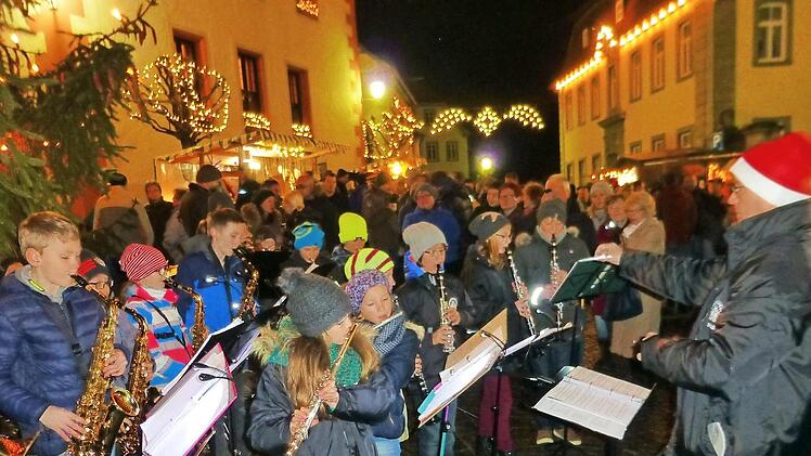Musikdarbietungen geh&ouml;ren zum Zeiler Weihnachtsmarkt.  Foto: Stadt Zeil