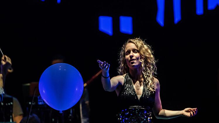 "Strahlender Mond, der am Himmelszelt thront": Laura Incko als Julia de Weert in einer Probenszene in Eduard Künneke "Der Vetter aus Dingsda".Foto: Jochen Berger