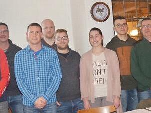 Die neue Vorstandschaft des FC Teutonia. Von links Marcel Klein (bisheriger Vorsitzender), Erik Noah Wagner (2. Vorsitzender), Stefan Will (Spielleiter), Heiko Biesenecker (1. Vorsitzender), Jörg Wohlrath (stv. Hauptkassier), Unterkassier Martin Biesenecker, Lukas Wolfring (Sportanlagenbeauftragter), Christian Schindler- Wohlrath (Hauptkassiererin), Marcel Kowalski (Schriftführer), Martin Biesenecker (Unterkassier), Rudi Schwarz (Ehrenamtsbeauftragter), Zweiter Bürgermeister Siegfried Weißert...