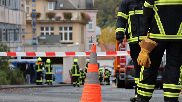 Blick in die Ballingstraße, die für den Einsatz abgesperrt wurde.   Fotos: Ellen Mützel