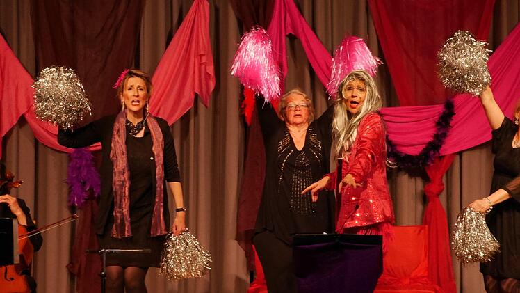 Mit viel Energie und Spaß wurde "Lady Trump" von den Kabarettistinnen verkörpert. Foto: Nelly Ritz