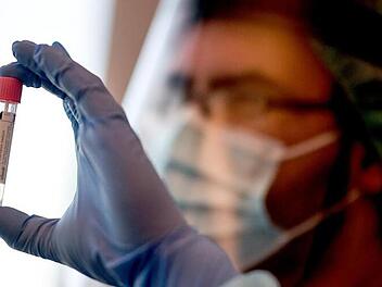 Coronavirus-Infektionen: Kritischer Wert überschritten - erstmals seit Mai - Liveticker