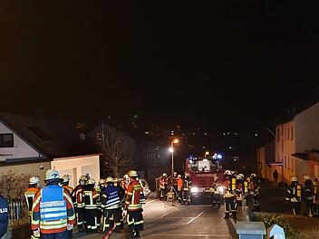 Ebermannstadt: Großaufgebot der Feuerwehr: zehn Einsatzfahrzeuge wegen Kellerbrand