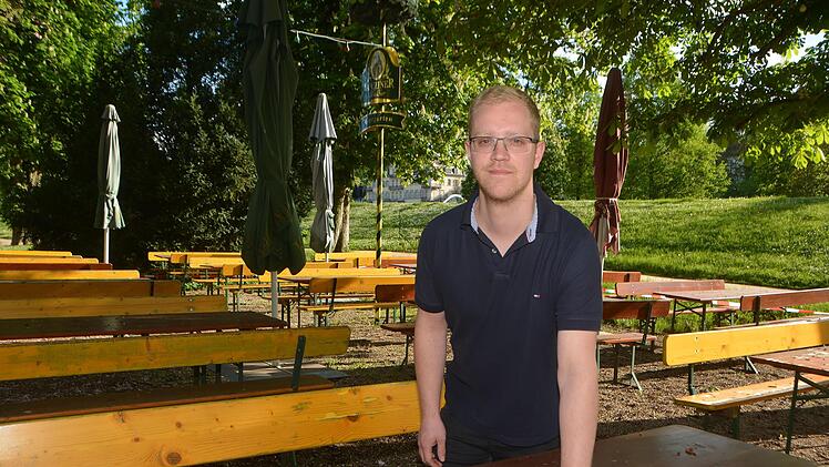Timo Dösch im Biergarten am Bayerischen Hof.
