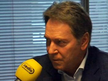 Michael Stoschek, Vorsitzender des Aufsichtsrates der Bamberger Basketball GmbH, in einem Exklusivinterview mit MGO-Chefredakteur Frank Förtsch und dem Geschäftsführer von Radio Bamberg, Mischa Salzmann. Screenshot: inFranken.de