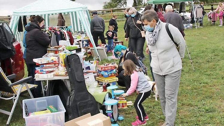 Recht gut besucht war der erste Flohmarkt des Reitvereins in Stöppach.  Foto: Michael Stelzner