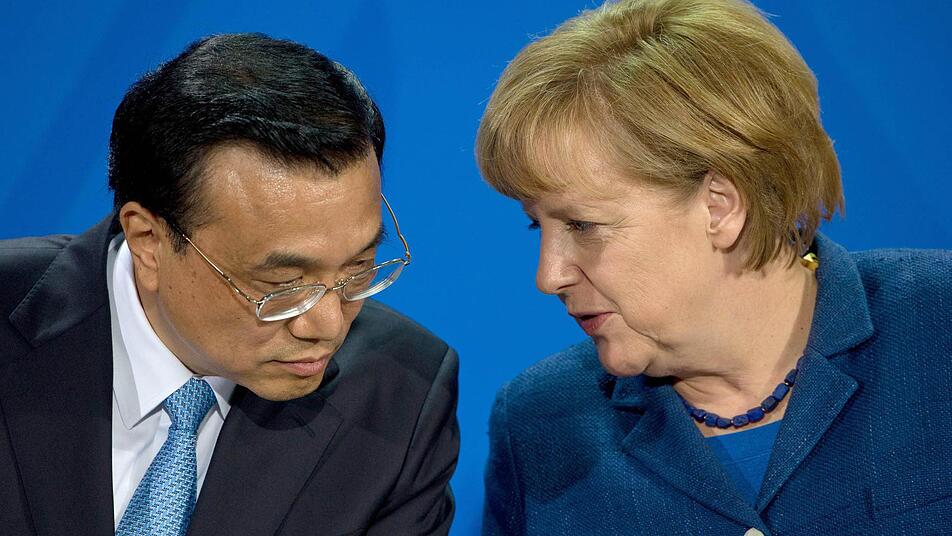 Bundeskanzlerin Angela Merkel (CDU, rechts) und der Ministerpräsident von China, Li Keqiang, bei ihrer gemeinsamen Pressekonferenz im Bundeskanzleramt. Foto: Soeren Stache/dpa Bundeskanzlerin Angela Merkel (CDU, rechts) und der Ministerpräsident von China, Li Keqiang, bei ihrer gemeinsamen Pressekonferenz im Bundeskanzleramt. Foto: Soeren Stache/dpa