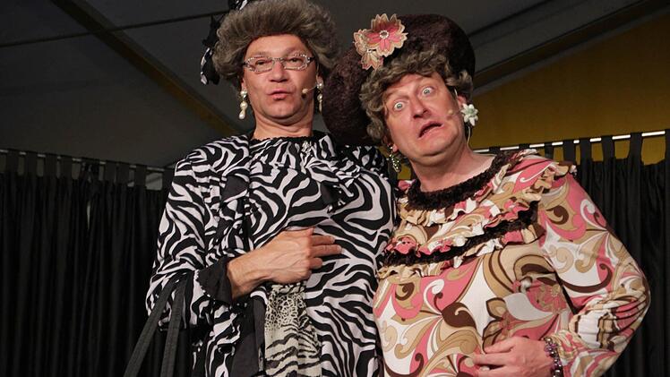 Die schönen Frauen von Fürth beherrschten die Bühne in Gasseldorf. Fotos: Josef Hofbauer