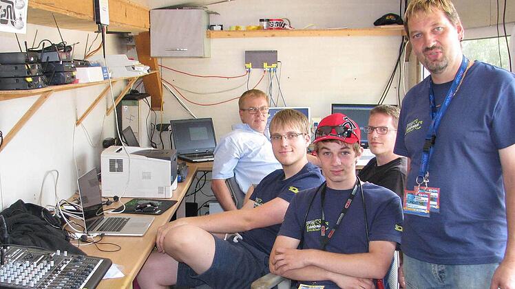 Hatten in der Zeitnahme alles im Griff: Die fleißigen MSC-Helfer mit (von rechts) Schatzmeister und Hauptorganisator Ralf Bauer, Zeitnehmer Thomas Meyer, Jonas Bauer, Dominik Meyer und Rennleiter Norbert Rasch.